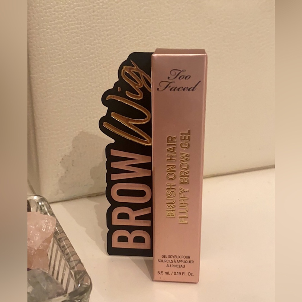 TOO FACED BROW WIG - "Brush on Hair Fluffy Brow Gel" in TAUPE